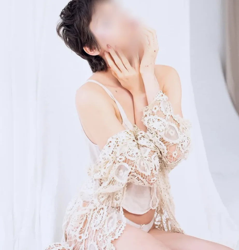 Andrea, 25