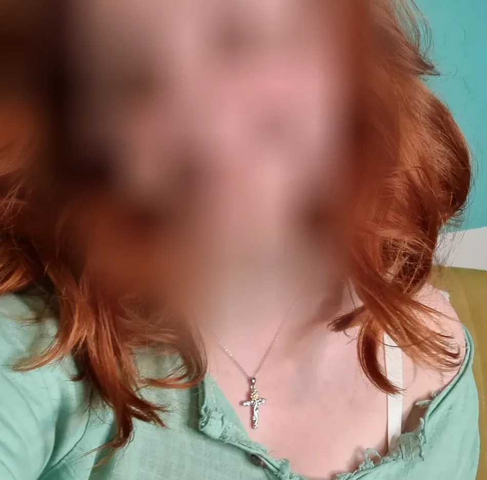 Büsra, 23