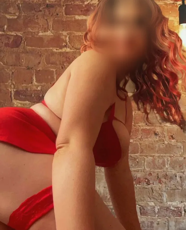 Cara, 35