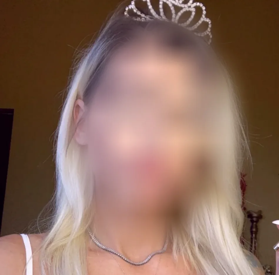 Diana, 35