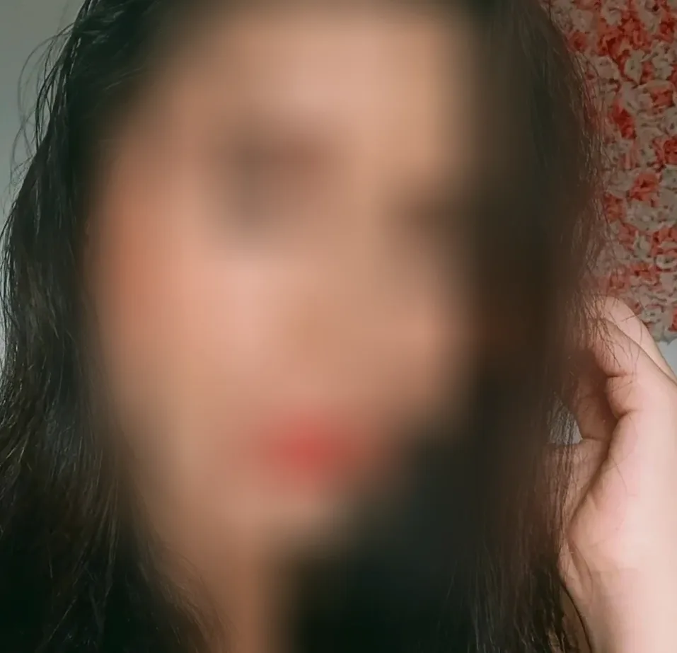 Sophie, 29