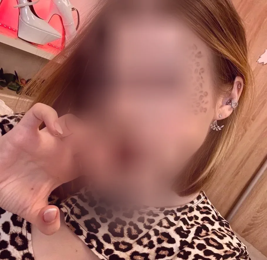 Sophie, 22