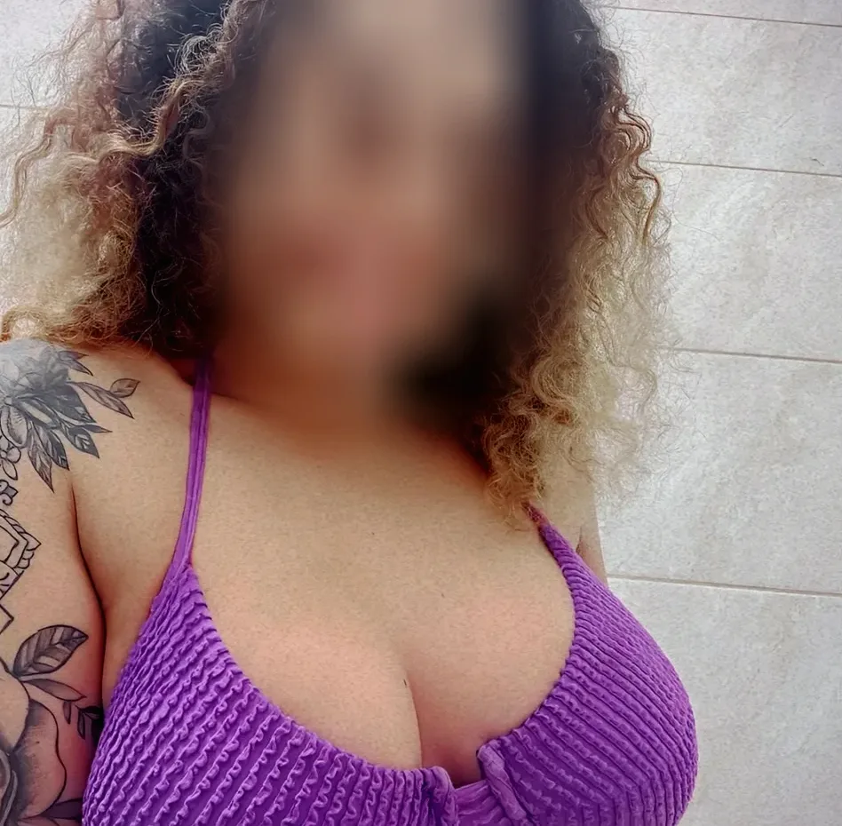 Vanessa, 32